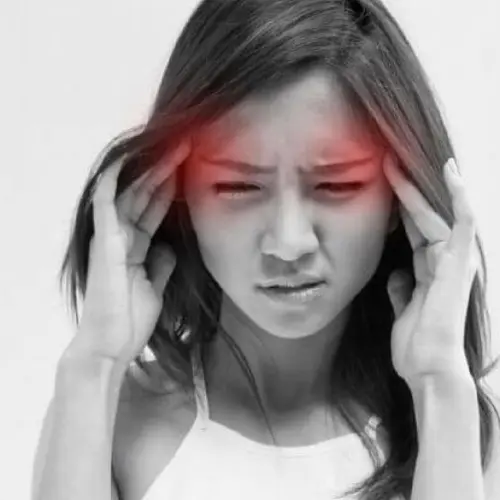 Mal di testa: otto rimedi naturali da utilizzare per curarlo