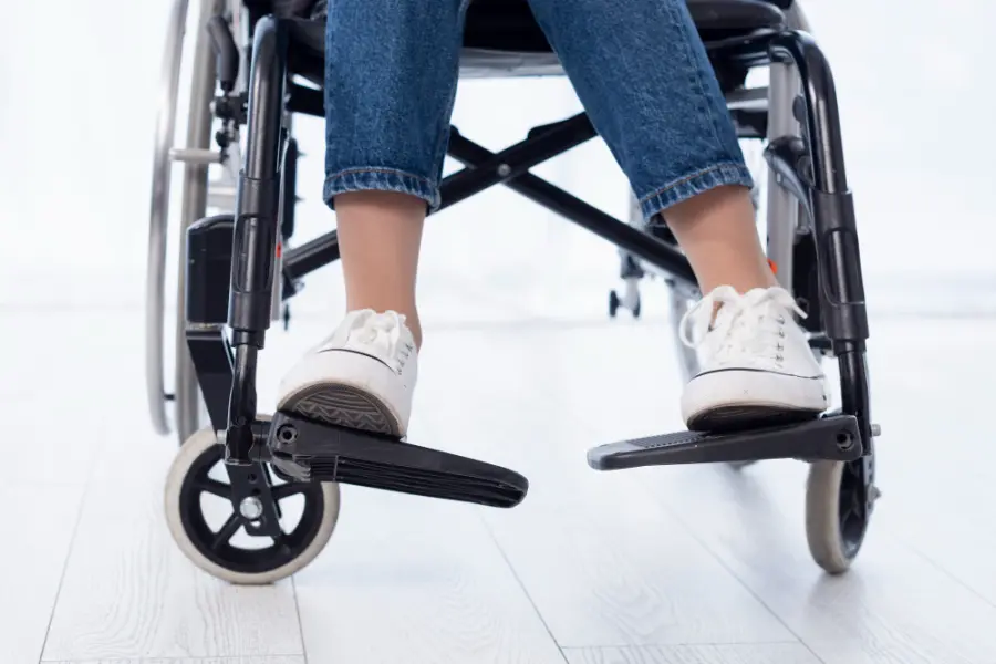 Carrozzine per disabili: come sceglierle e caratteristiche da considerare