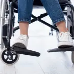 Carrozzine per disabili: come sceglierle e caratteristiche da considerare
